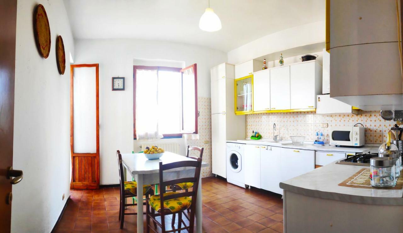 Freedom House Apartment Специя Екстериор снимка
